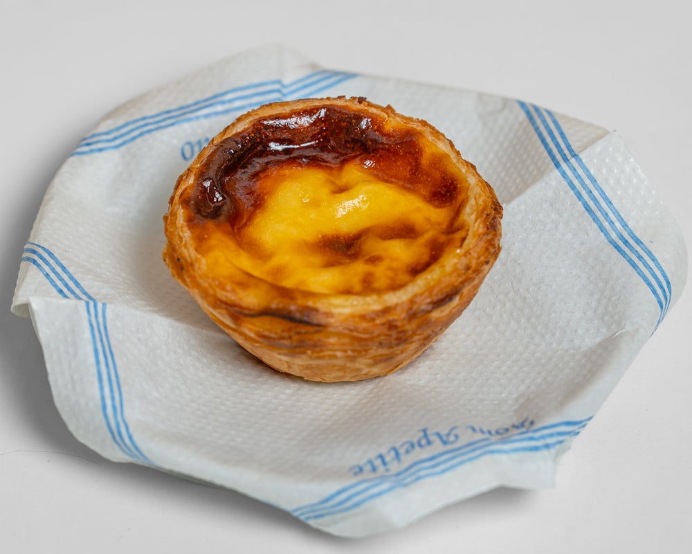 Le pastel de nata de Luso Lis, son feuilletage doré et sa crème caramélisée